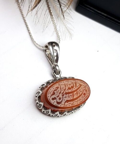 مدال زنانه عقیق یمنی پرتقالی خطی